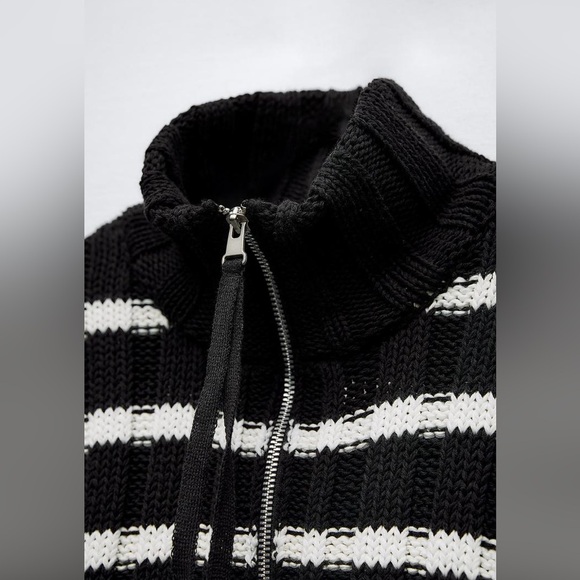NWT. Zara Navy Blue Striped Knit Cropped High Neck Cardigan. Size S. - Picture 4 of 7
